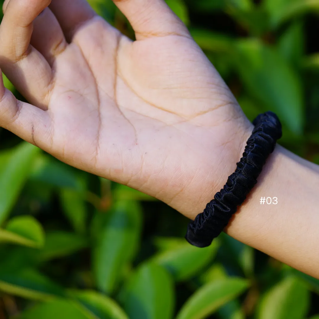 Black silk scrunchies mini - In Stock