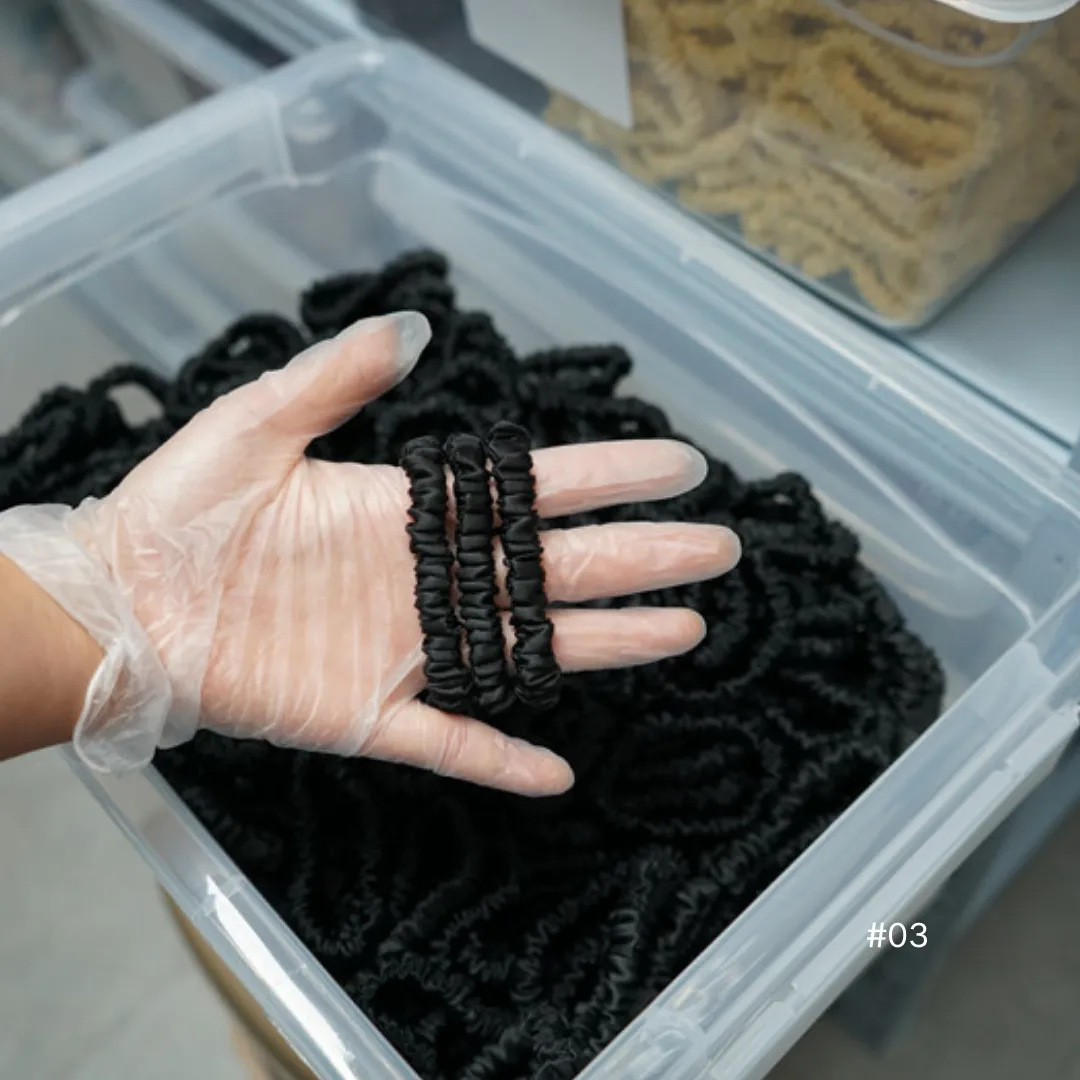 Black silk scrunchies mini - In Stock